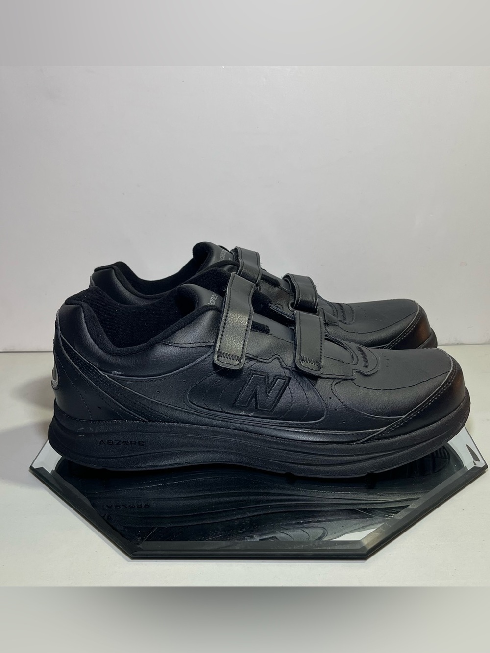 Men’s New Balance 577 Leather Walking Shoes, Size 11.5 D, Black